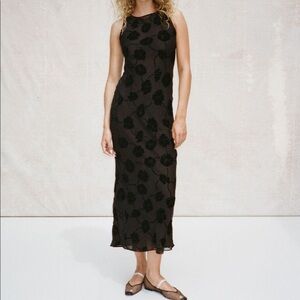 Réalisation Par: Carla dress in Lily Devoré Noir
